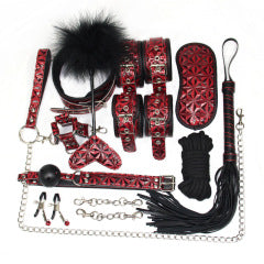 Kit de bondage BDSM luxury 9 pièces en simili cuir bordeaux motif baroque — Lady Mary Erotic Shop