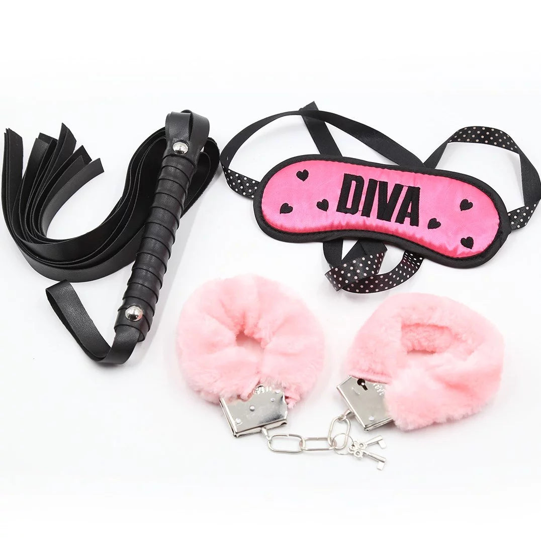 Kit bondage Diva Le Marquis by Lady Mary — menottes, fouet simili cuir et bandeau rose