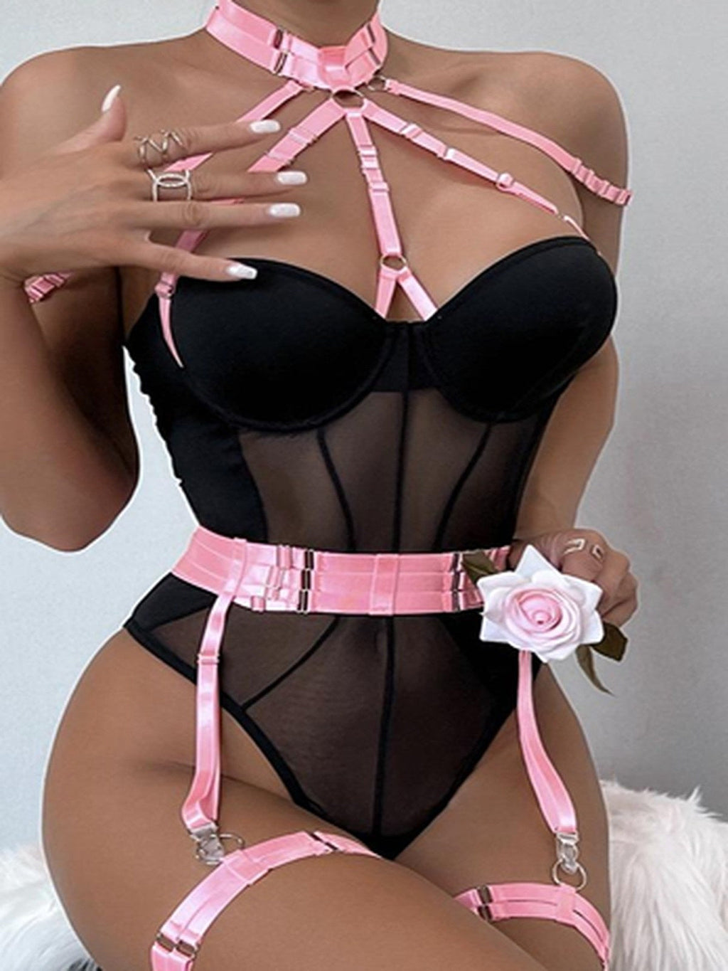Body noir en tulle avec harnais rose – Noémie – Les Secrets de Léa
