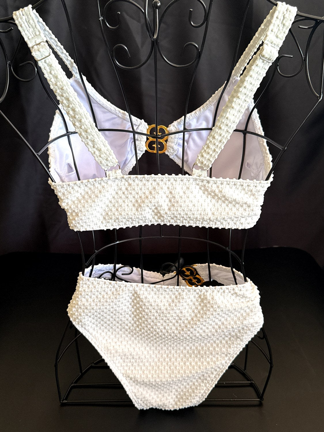 Maillot de bain bikini blanc texturé à boucles dorées – Téa – Les Secrets de Léa, vue 4