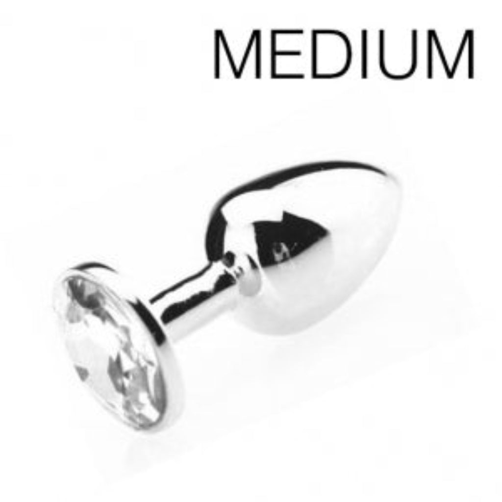 Détail de la pierre transparente cristal sertie sur plug anal bijou, reflets lumineux