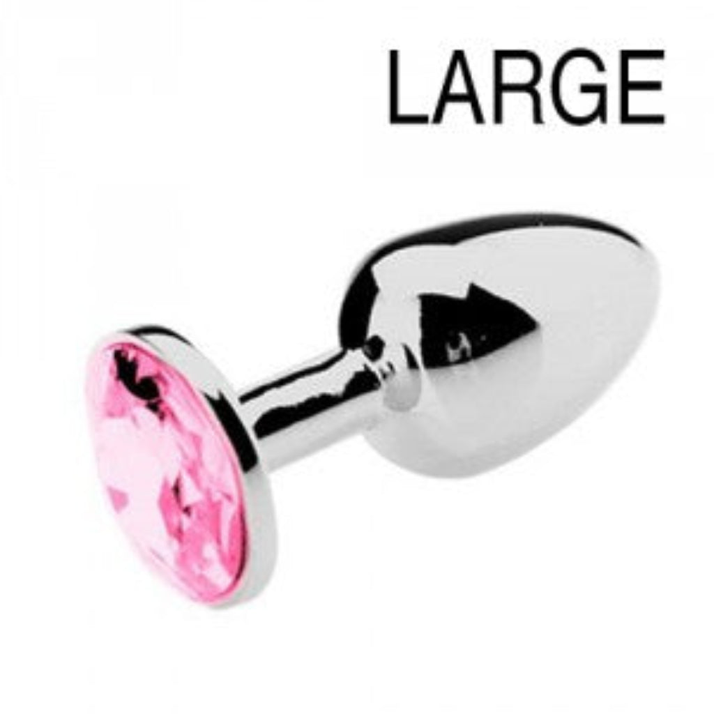 Détail de la pierre rose sertie sur plug anal bijou, reflets doux et lumineux
